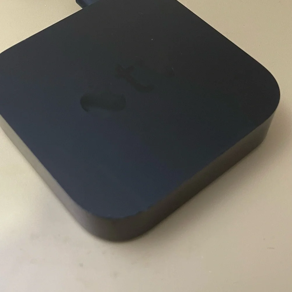 Apple TV A1427 (3rd Generation) Black Streaming Device with Remote and Cable - Picture 10 of 15